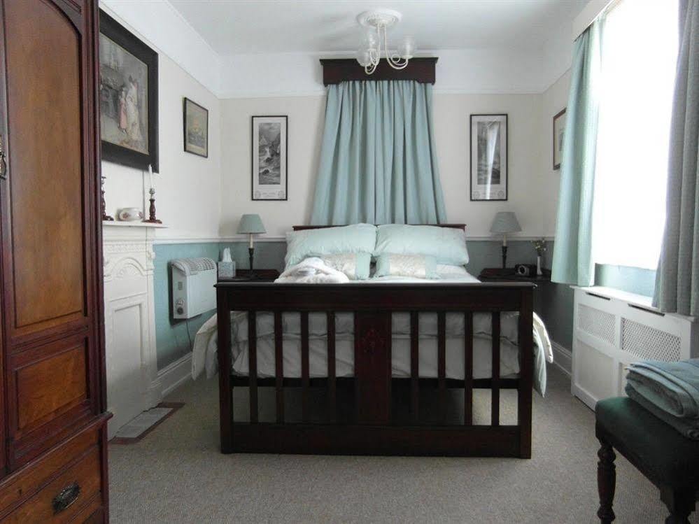 Bed and Breakfast Saint Hilda'S House Вітбі Екстер'єр фото
