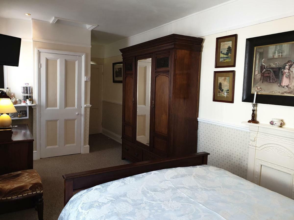 Bed and Breakfast Saint Hilda'S House Вітбі Екстер'єр фото