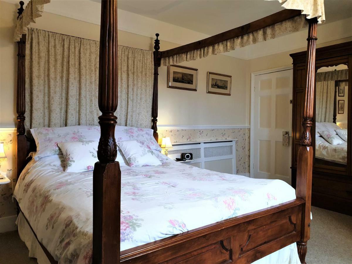 Bed and Breakfast Saint Hilda'S House Вітбі Екстер'єр фото